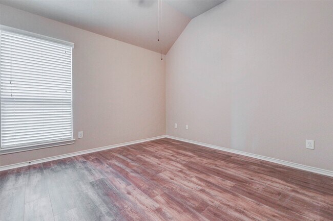 Building Photo - 25839 Riverside Creek Dr