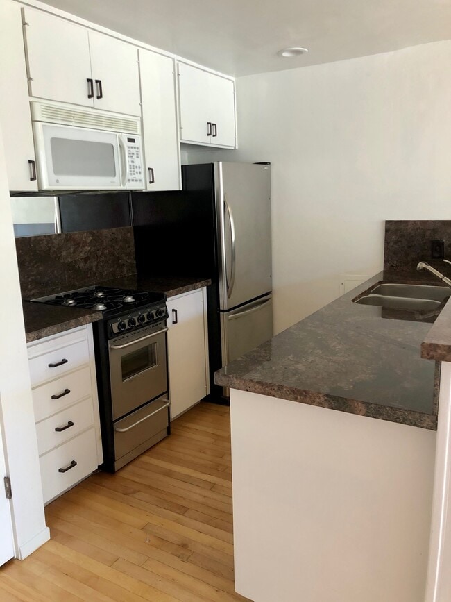 Building Photo - 12 Westwind St