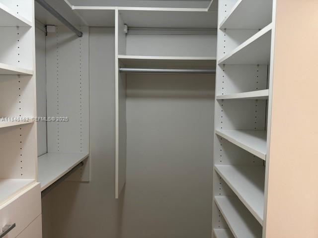 Building Photo - 9100 W Bay Harbor Dr