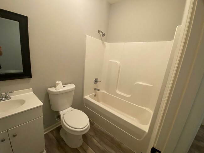 Building Photo - 406 Shady Pk Cv