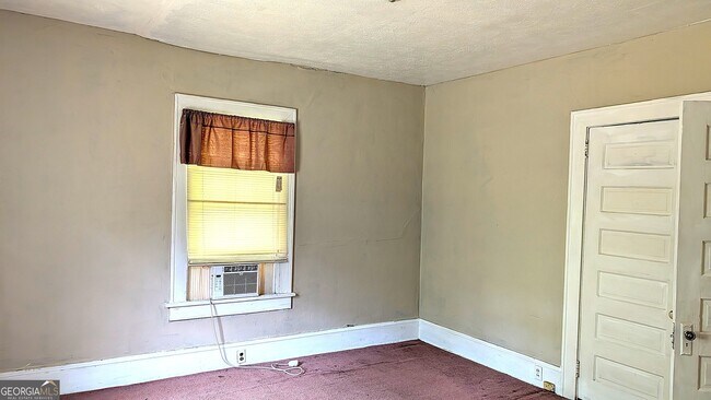 Building Photo - 672 Bowden St