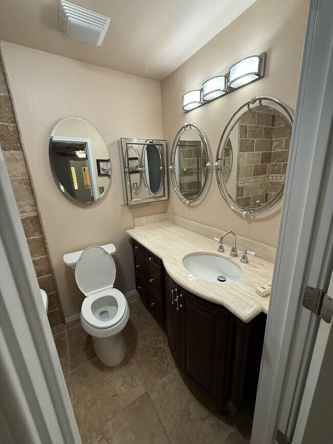 Building Photo - 422 Emery Dr