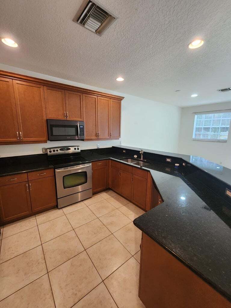 Building Photo - 460 Marbella Dr