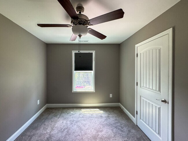 Building Photo - Beautiful 4 Bed 2.5 Bath Home in North Fayetteville