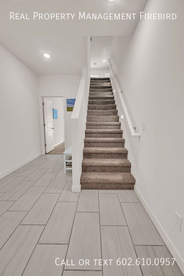 Building Photo - 2272 W Harmont Dr