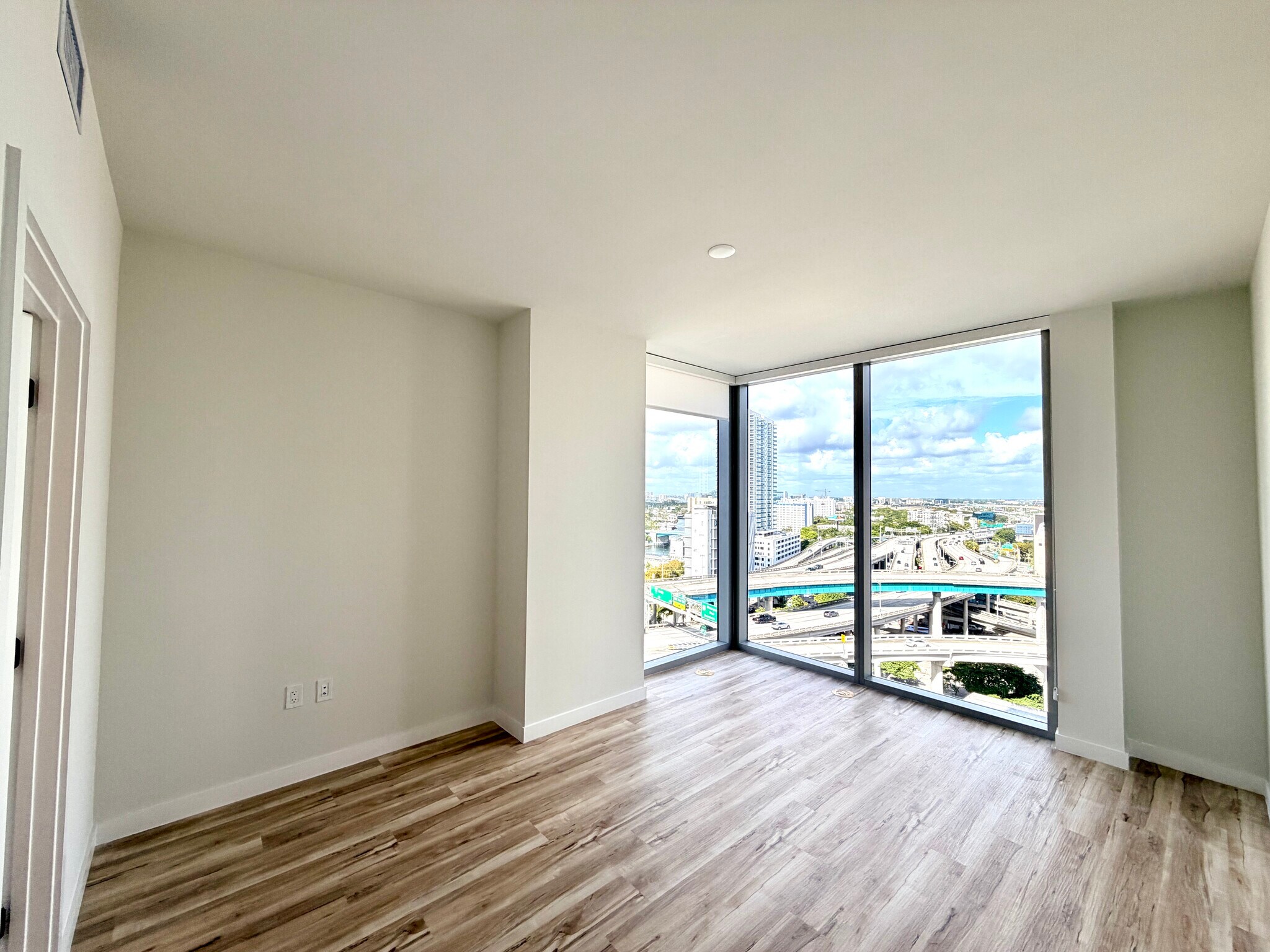 Building Photo - 452 SW 2nd St