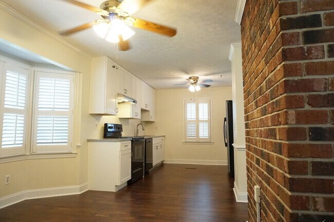 Building Photo - 318 Foxhall Ct