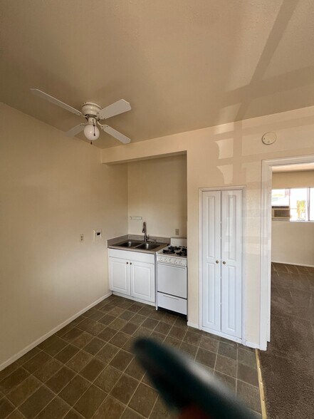 Building Photo - 5822 Kingman Ave