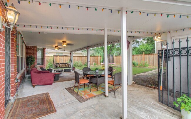 Building Photo - 12427 Shadycrest Dr
