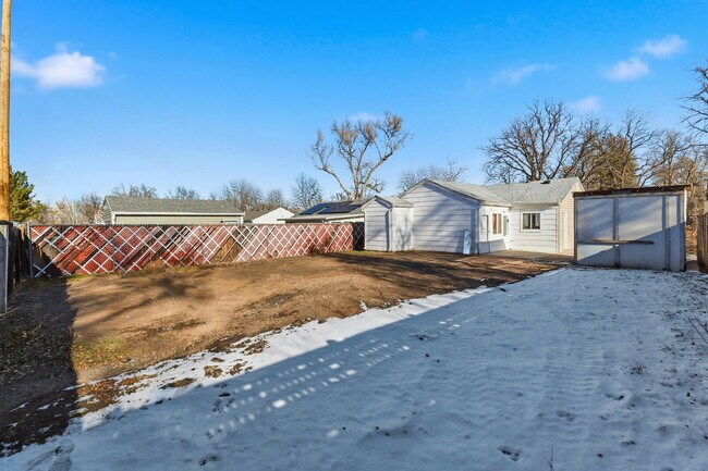 Building Photo - $1,930.95 - 3 Bedrooms, 1 Bathroom, Single Family Home in Aurora with fenced Yard!