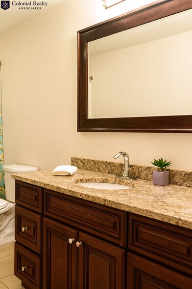 Building Photo - 10 Strathmore Rd