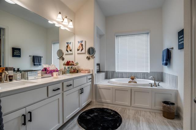 Building Photo - 8205 Legacy Trl