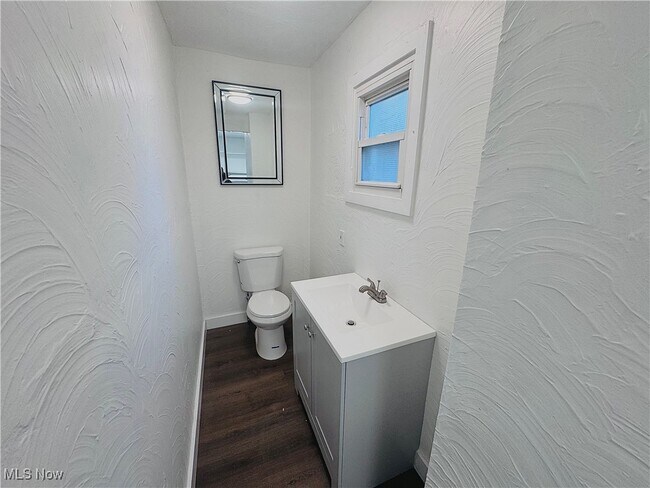 Building Photo - 308 Cole Ave