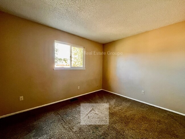 Building Photo - 1854 Saratoga Dr