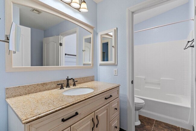 Building Photo - Spacious Single Story, 4 Bedroom "Henderso...