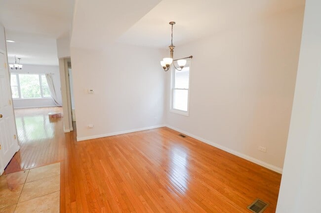 Building Photo - 6341 W Eddy St