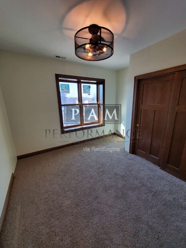 Building Photo - 5525 W North Ave