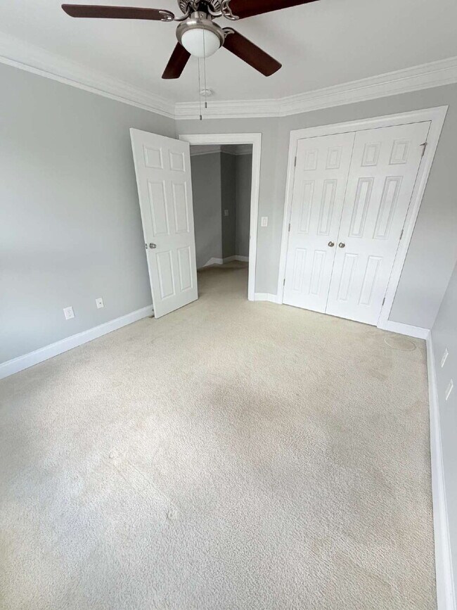 Building Photo - "Stylish 3-Bedroom Townhouse Featuring Granite Countertops & Cozy Fireplace in Winston-Salem"