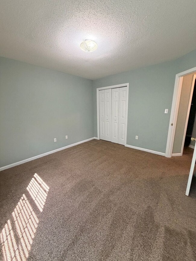 Building Photo - Sproles Ave