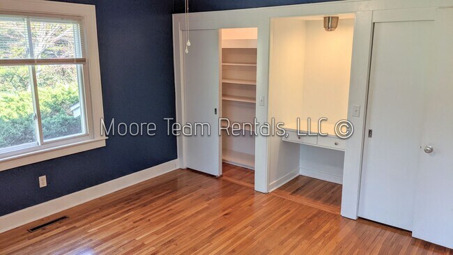 Building Photo - 2612 Haywood Rd