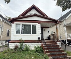 Building Photo - 160 Zenner St