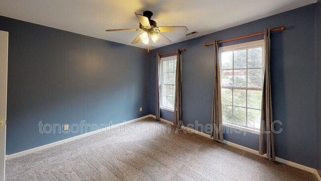 Building Photo - 15 Collenwood Rd