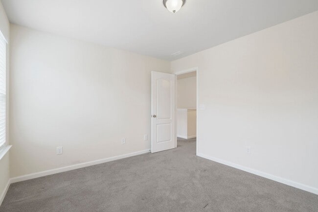 Building Photo - Beautiful spacious Home in Berewick community in Steel Creek Fence in Yard