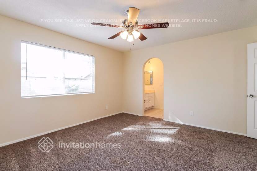 Building Photo - 3819 E Harmony Ave