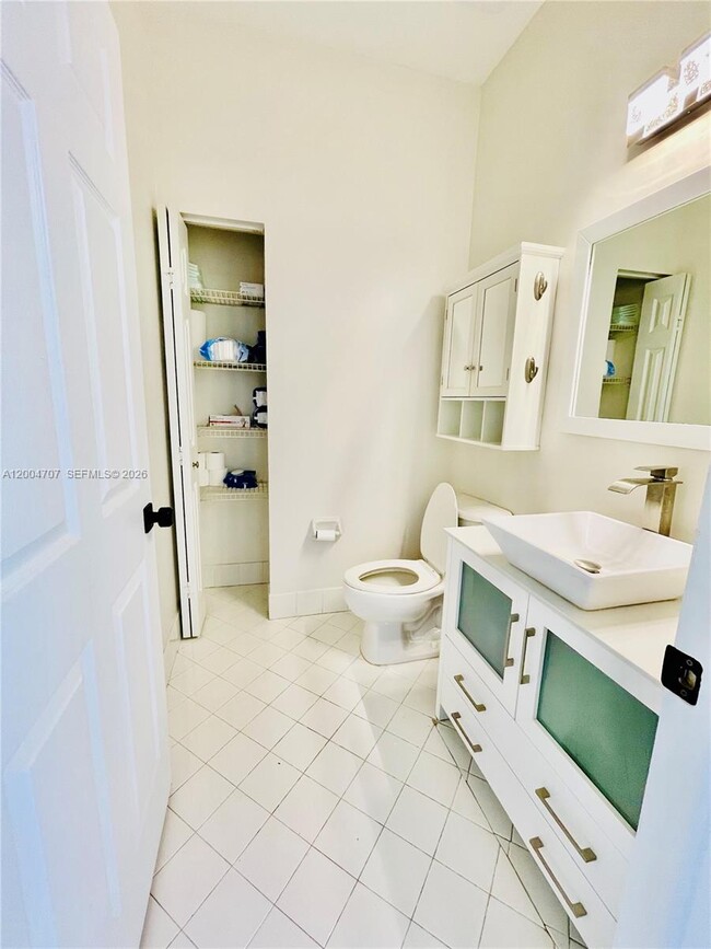 Building Photo - 4006 NE 20th St