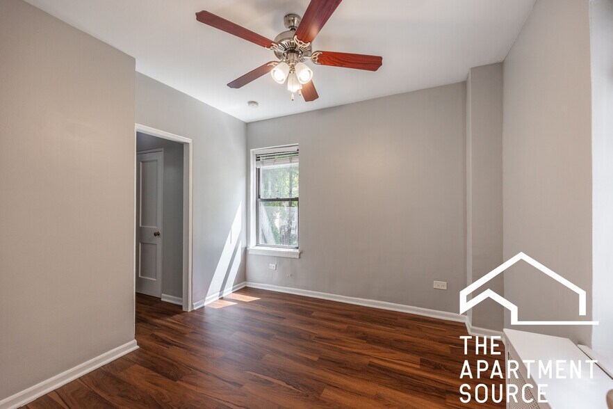 Building Photo - 1140 N La Salle Dr