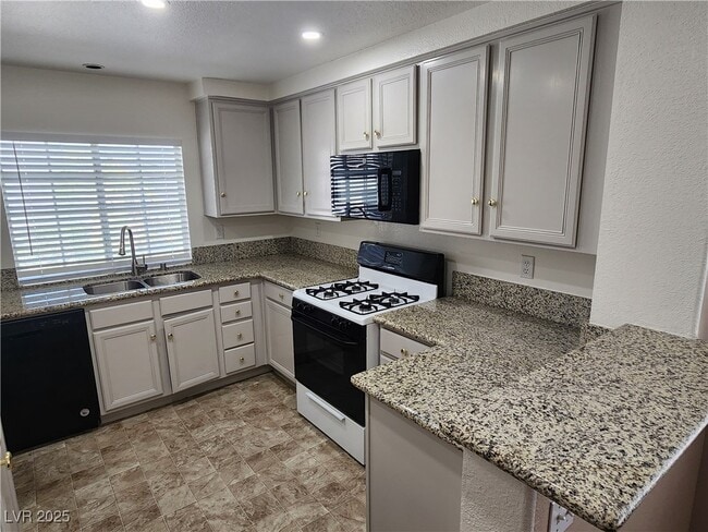 Building Photo - 5201 S Torrey Pines Dr