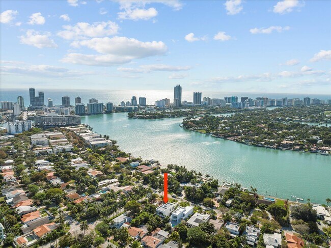 Building Photo - 1311 Bay Dr