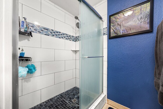 Building Photo - 6514 Vialinda Dr