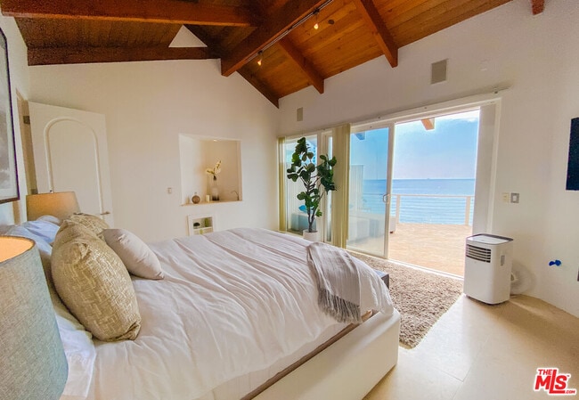 Building Photo - 27112 Malibu Cove Colony Dr