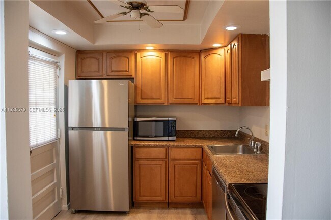 Building Photo - 505 E Dania Beach Blvd