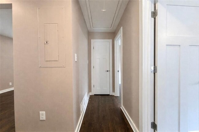 Building Photo - 1291 Lorenzo Dr SW