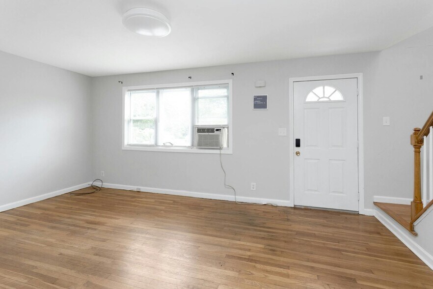 Building Photo - 152 Loftus Cir