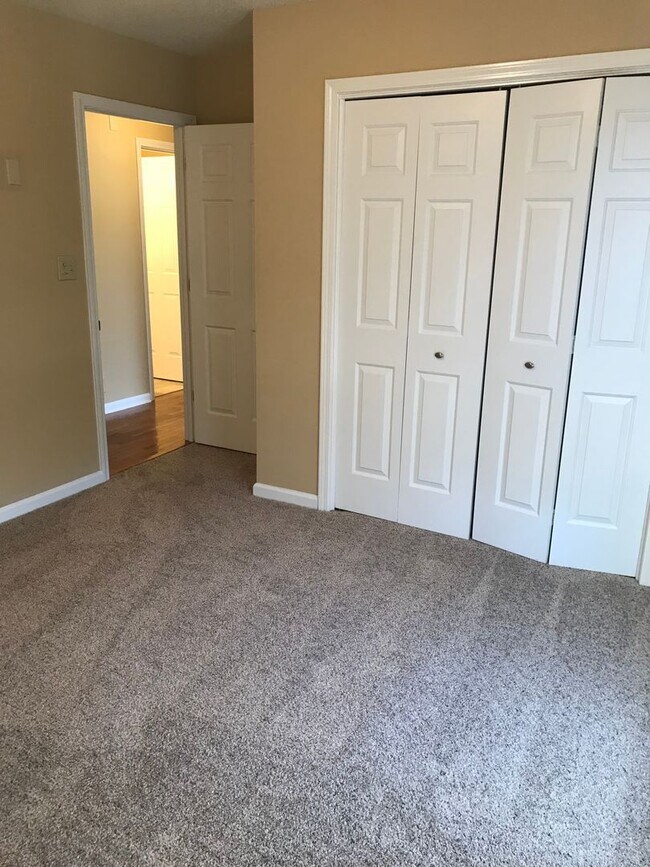 Building Photo - 3 Bedroom Home with Bonus Room For Rent!