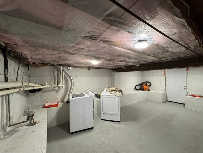 Building Photo - 66 Gardner St