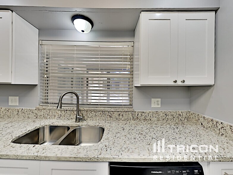 Building Photo - 5163 Tallow Wood Ct