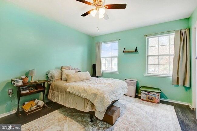 Building Photo - 8703 Village Green Ct