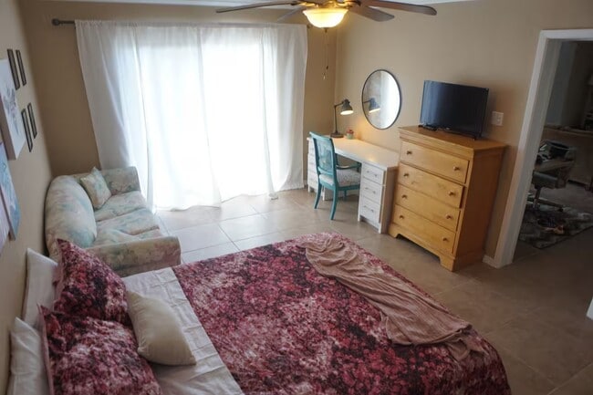 Building Photo - 14 53rd St SE