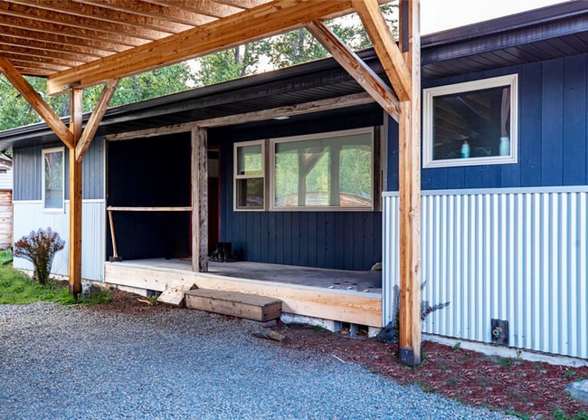Building Photo - Gorgeous Whitefish Home