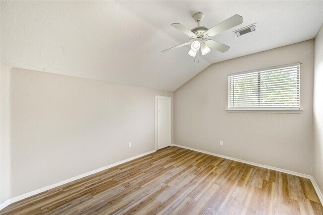 Building Photo - 5255 Beaverbrook Dr