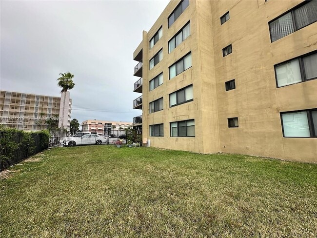 Building Photo - 301 Golden Isles Dr