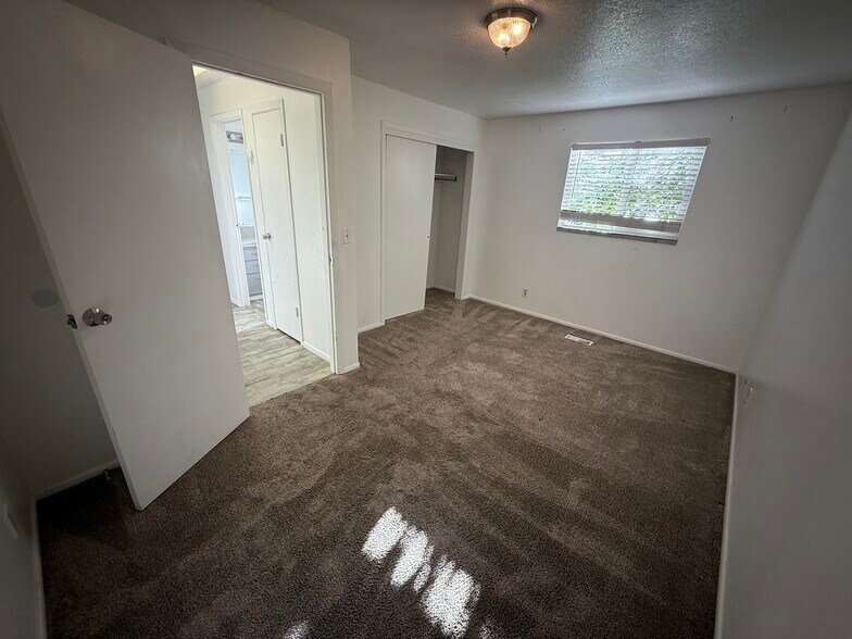 Building Photo - 231 S 400 W