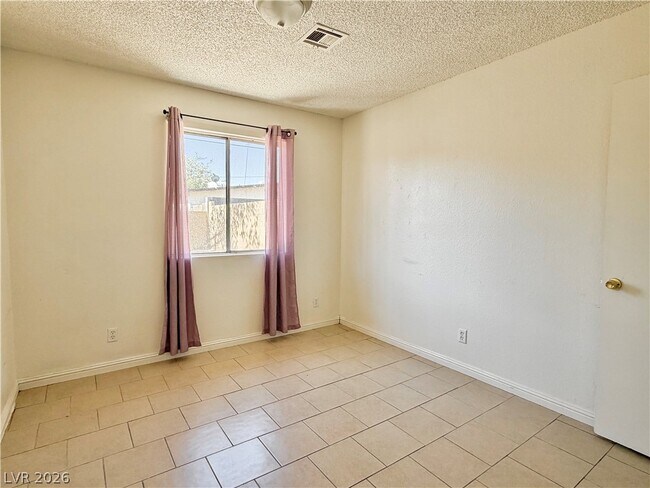 Building Photo - 3717 Lillis Ave