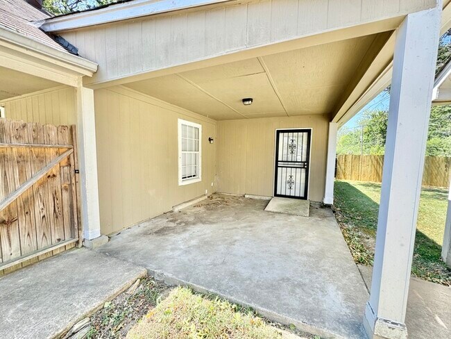 Building Photo - 7312 Country Side Rd