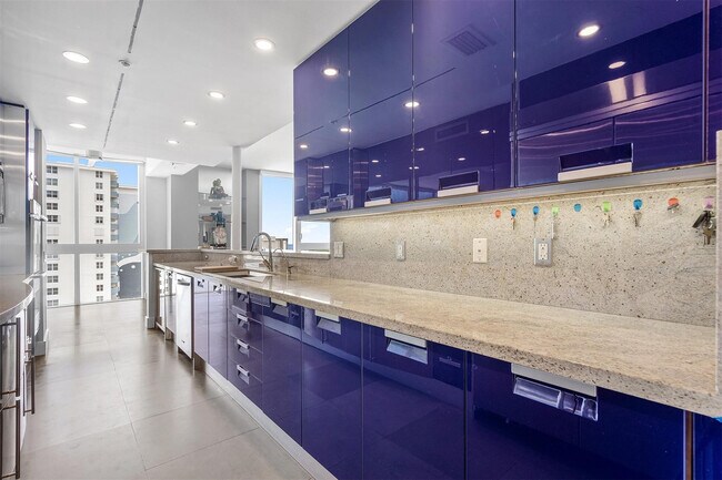 Building Photo - 715 Bayshore Dr