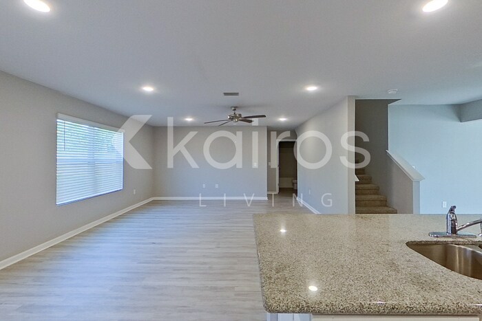 Building Photo - 273 Monarch Ln